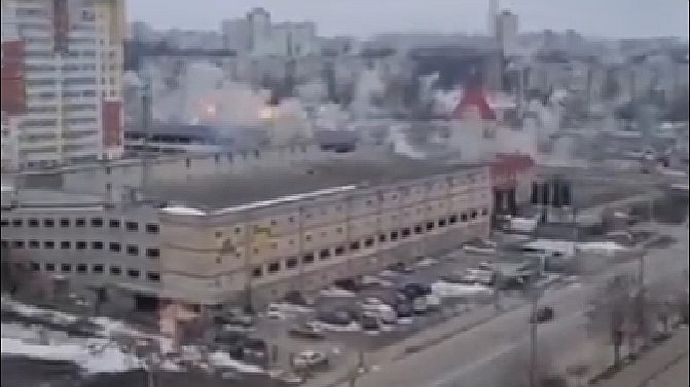   Ukraine: Des dizaines de personnes sont mortes à la suite du bombardement russe de Kharkiv –   VIDEO    