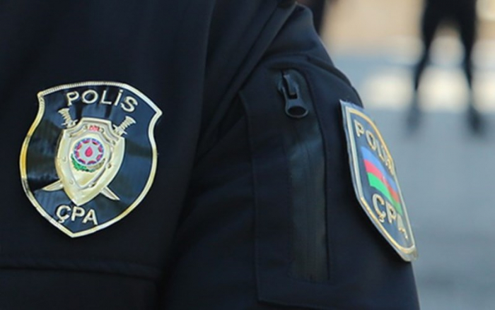    Polis xidmətdə olarkən bıçaqlandı  
   