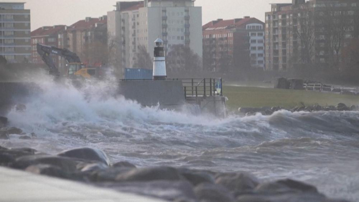   Storm Malik uproots trees and topples crane in Sweden -   NO COMMENT    