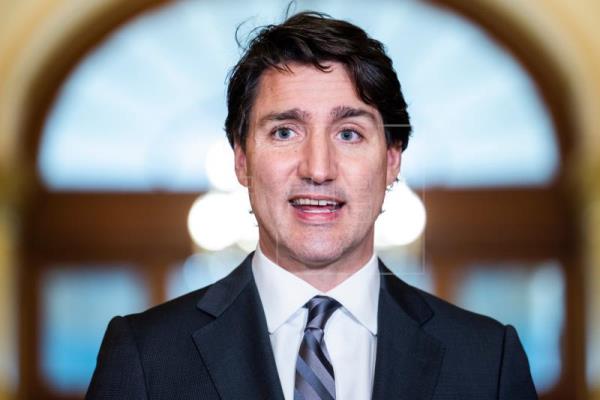 Trudeau dice que el bloqueo de un cruce fronterizo con EE.UU. amenaza la economía