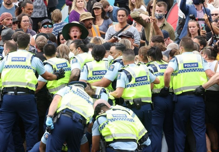   Clashes and arrests as New Zealand police clear Covid protest -   NO COMMENT    