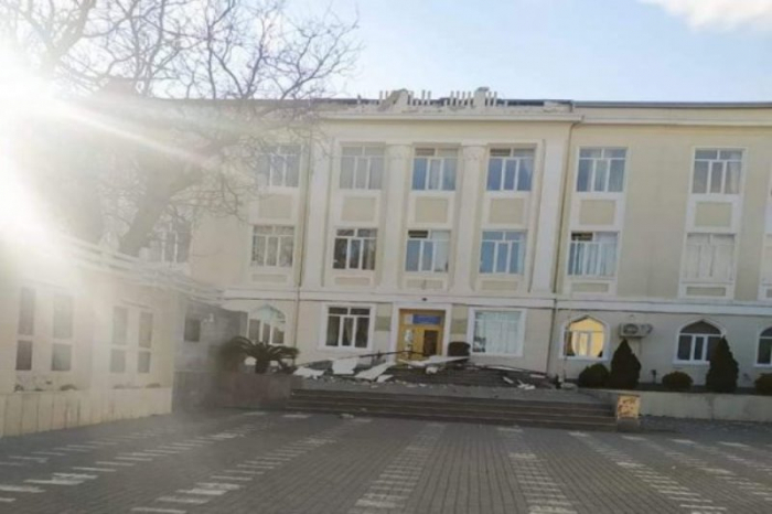    Güclü külək məktəbin damını uçurdu -    FOTO        
