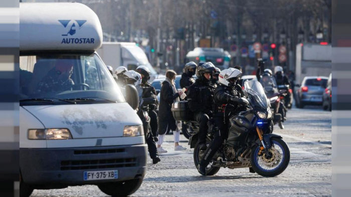 French COVID protest convoy defies Paris stay-away order