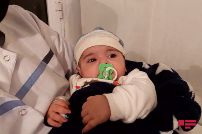    Gəncədə 3 aylıq körpə küçəyə atıldı -    FOTO  
      