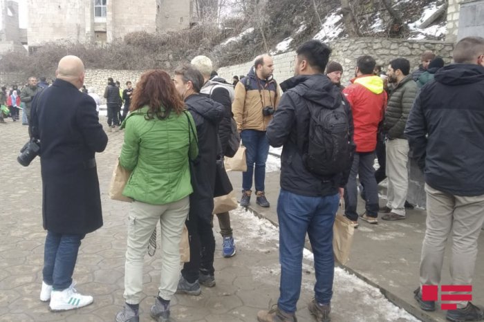   Un grupo de conocidos viajeros extranjeros ha iniciado su visita a Shusha   