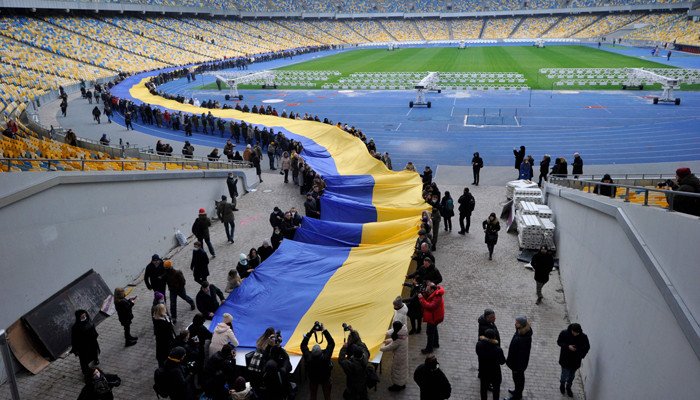   Ukrainians deploy giant national flag to mark 