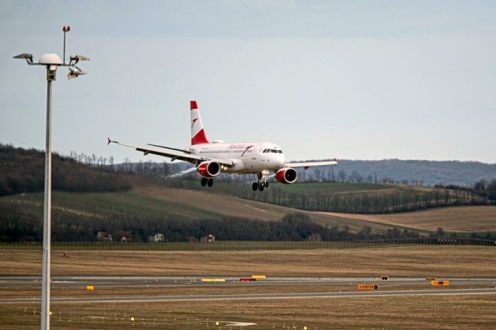 Avstriya Ukraynaya uçuşları dayandırdı