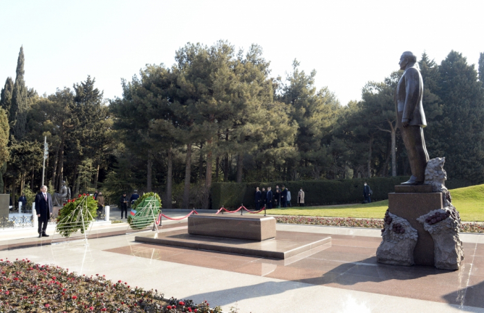   Moldovan parliament speaker pays respect to national leader Heydar Aliyev and Azerbaijani heroes  