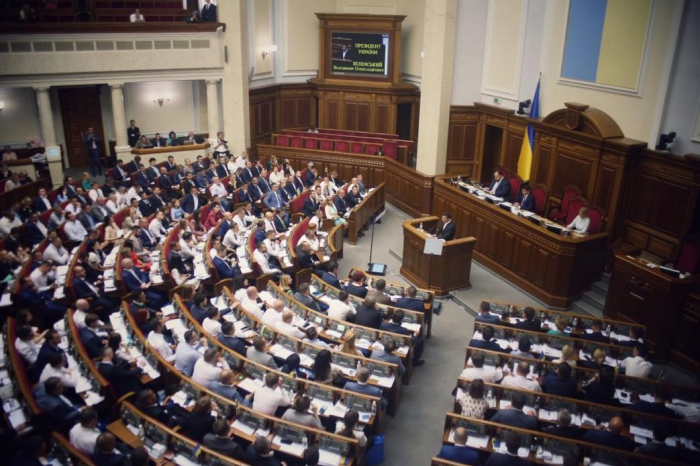 Ukrainian Parliament approves presidential decree on introduction of martial law