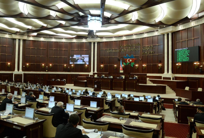   Aserbaidschanisches Parlament verabschiedet Erklärung zum 30. Jahrestag des Völkermords von Chodschali  