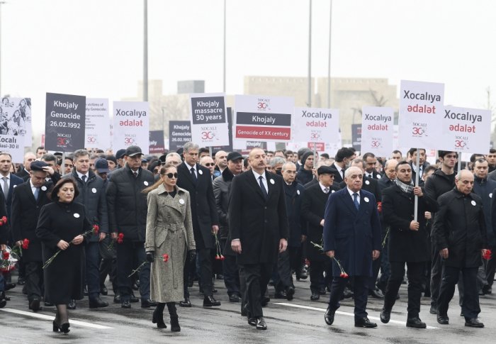    Prezident və xanımı “Xocalı yürüşü”ndə iştirak ediblər - FOTOLAR+YENİLƏNİB    