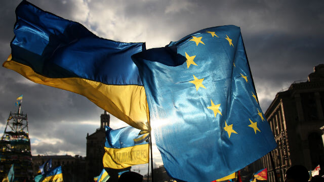   EU closes airspace to Russian planes, bans pro-Kremlin media outlets and pledges arms to Ukraine  