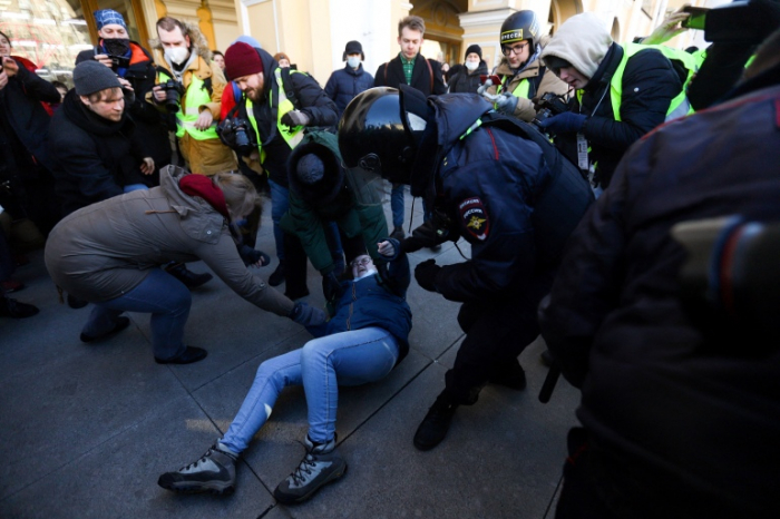  Arrests at anti-war protest in Russia -  NO COMMENT  