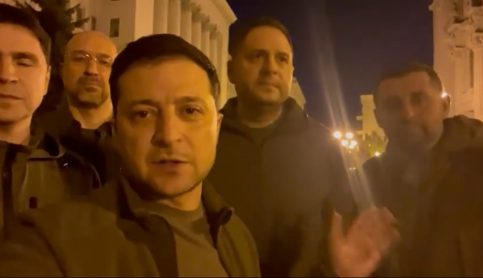    Zelenski Kiyevdən video paylaşdı:    "Hamımız buradayıq"      