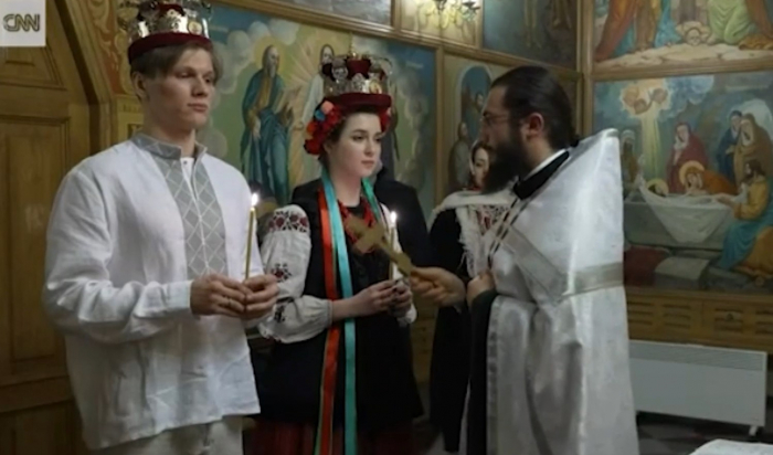    Nikaha girib, cəbhəyə yollandılar -    Video      