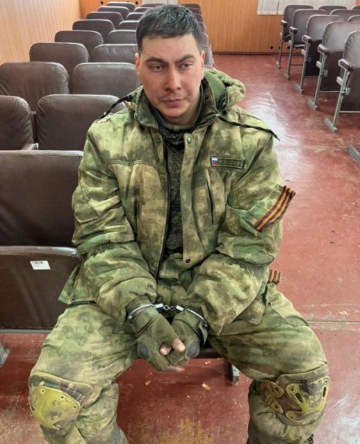    Ukraynalı polislərdən yanacaq istəyən rus əsgərləri saxlanıldı -    FOTO      