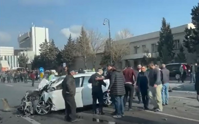    Bakıda avtomobil qadını vuraraq öldürüb -    FOTO+VİDEO       
