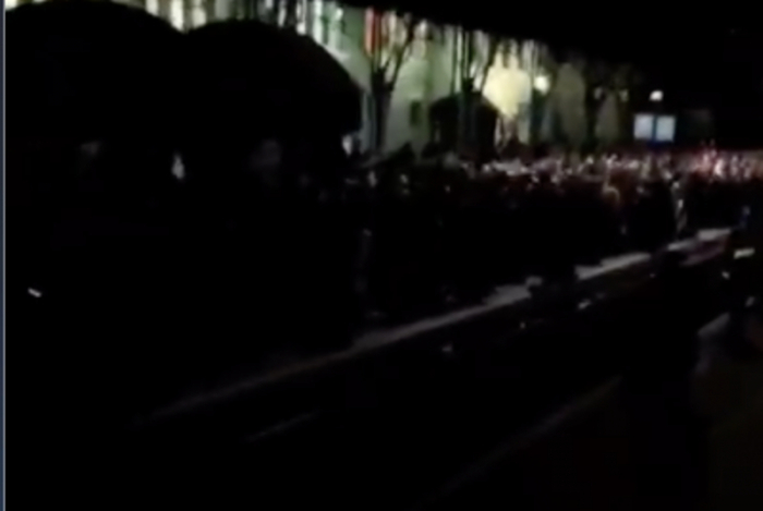   Minlərlə insan Polşaya qatar gözləyir -    VİDEO      