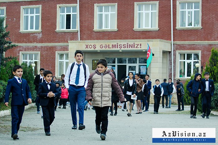  Distant təhsilə keçən məktəb və siniflərin sayı açıqlandı   
