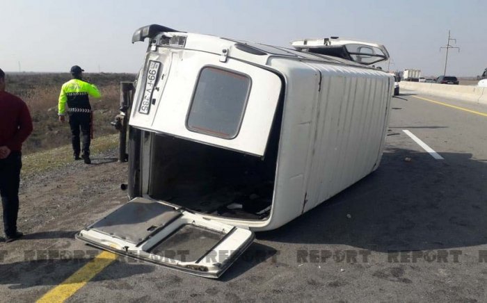    Kürdəmirdə mikroavtobus aşdı,    8 nəfər yaralanıb       
