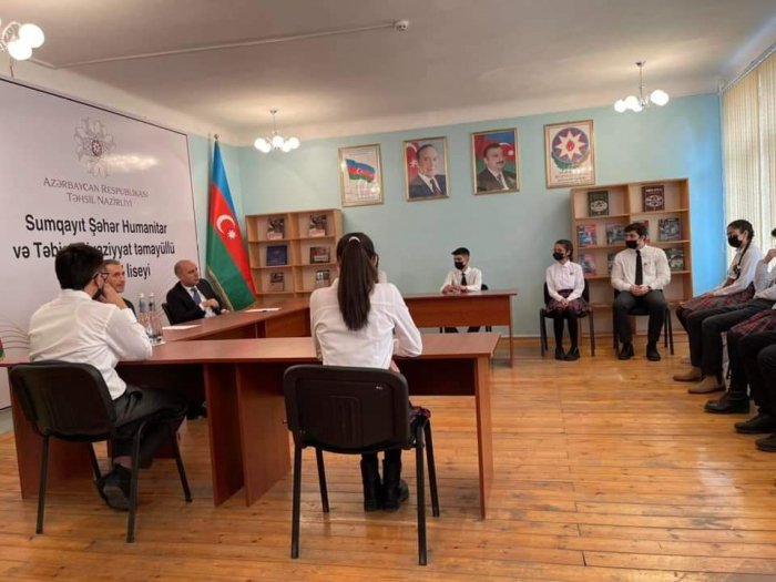  Nazirlər Sumqayıtda şagirdlərlə görüşdülər 