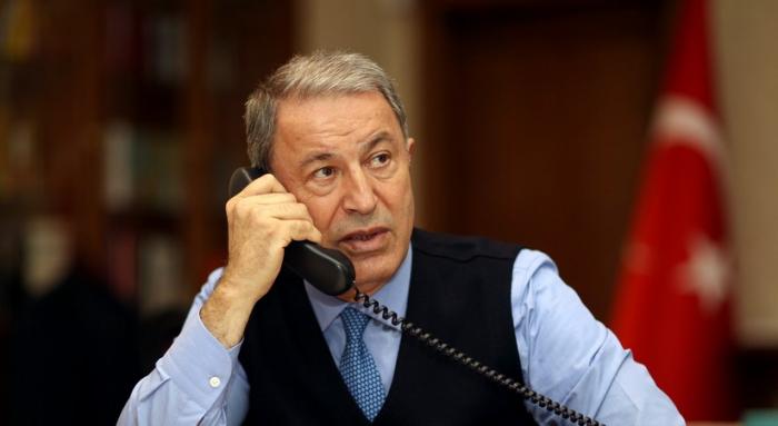 Hulusi Akar ukraynalı həmkarı ilə telefonda danışıb