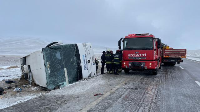 Türkiyədə turist avtobusu aşdı,    ölənlər var   
