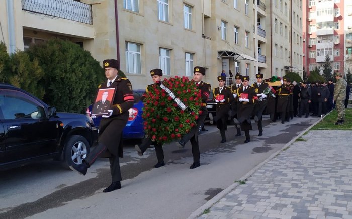 “Qarabağ” ordenli şəhidin zabit əmisi dəfn edilib