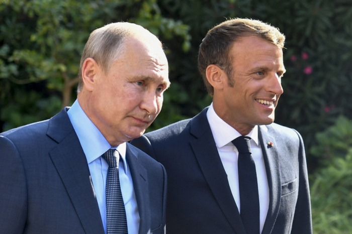 Emmanuel Macron "raisonnablement" optimiste avant sa rencontre avec Vladimir Poutine