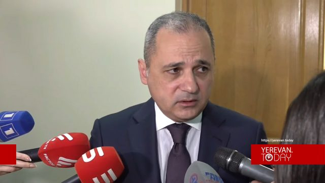    "İnamlı addımlarla diktaturaya doğru irəliləyirik"-    Erməni deputat       