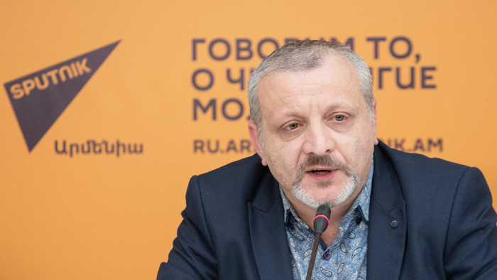    "Moskva ilə Kiyevin vasitəçisinə çevrilən Bakının beynəlxalq rolu artır"-   Surenyanç      