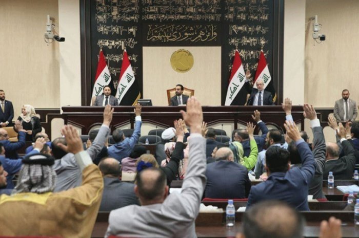 İraq parlamenti prezident seçkisini təxirə saldı  
