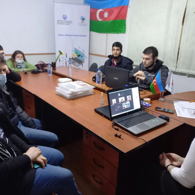 Gənclərə sosial media ilə bağlı təlimlər keçirilir