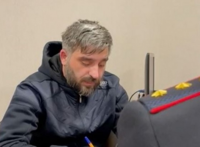       "Uşaqların satdığı salfetin içində narkotik var"    deyən şəxs saxlanıldı   
   