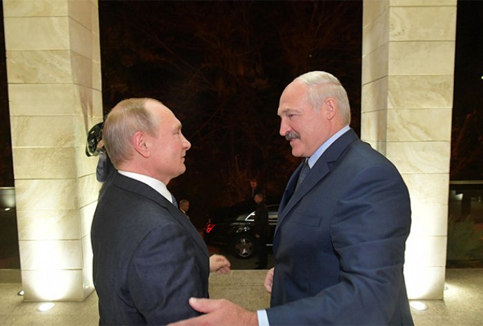    Lukaşenko Moskvaya Putinlə görüşə getdi    