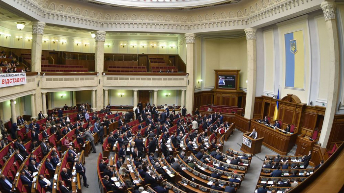 Le Parlement ukrainien accorde aux civils le droit de porter des armes à feu