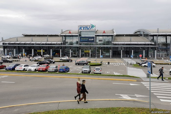    Kiyev aeroportu    işini dayandırdı        
