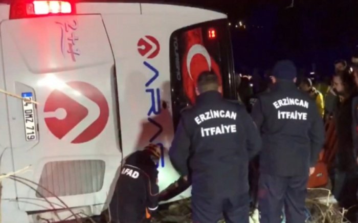 Türkiyədə avtobus aşıb,    ölən və yaralananlar var   