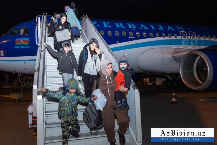   176 aus der Ukraine evakuierte aserbaidschanische Staatsbürger kehren nach Baku zurück -   FOTOS    