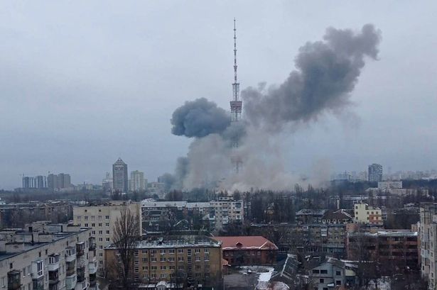     Angriff auf Kiew:   Fernsehturm von Rakete getroffen, während Russland die Bewohner warnt, aus der Hauptstadt zu fliehen  