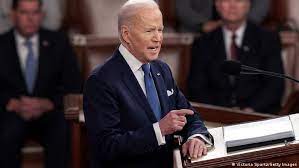 Biden anuncia el cierre del espacio aéreo de EE.UU. a las aerolíneas rusas