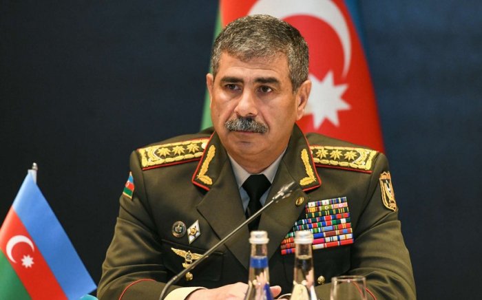    Zakir Həsənov qadınları təbrik edib  
   
