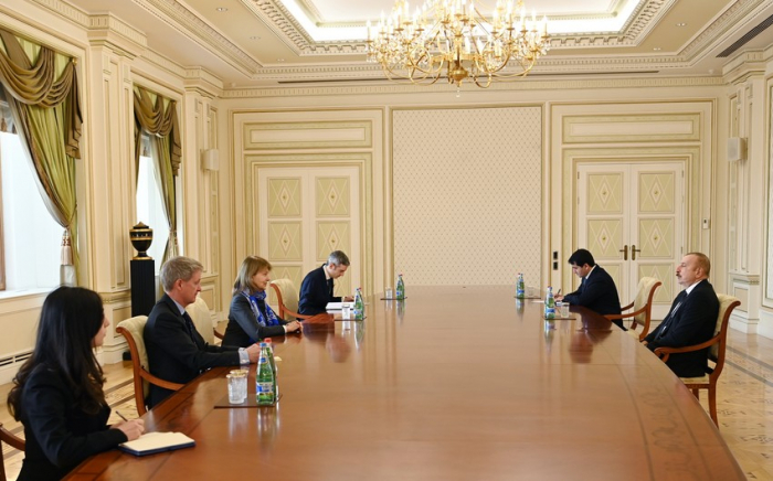  Präsident Aliyev empfängt die Handelsgesandte des britischen Premierministers für Aserbaidschan 