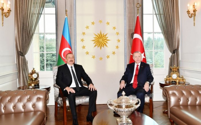   Prezidentlər Ukraynadakı vəziyyəti müzakirə edib   
