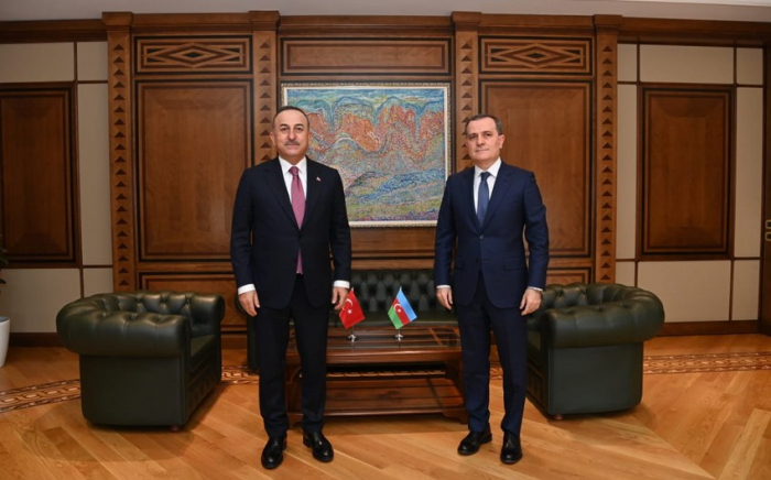  Azerbaijani, Turkish FMs discuss latest developments in Ukraine 