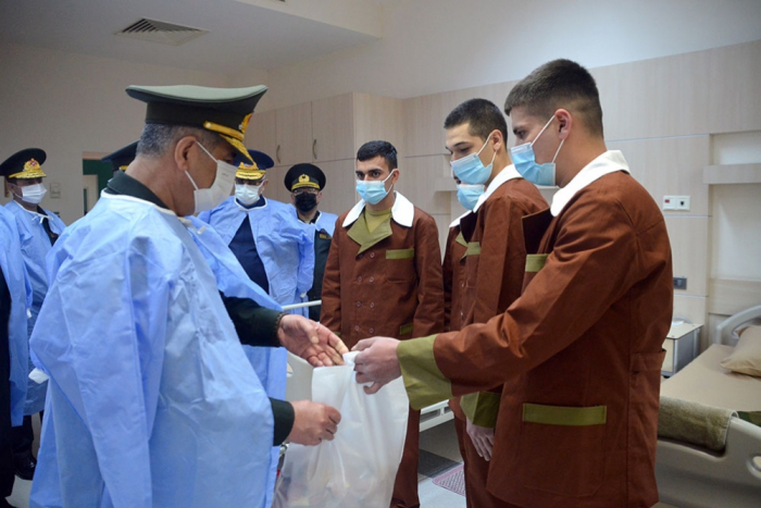  Azerbaijan’s defense minister visits military hospital on eve of Novruz holiday 