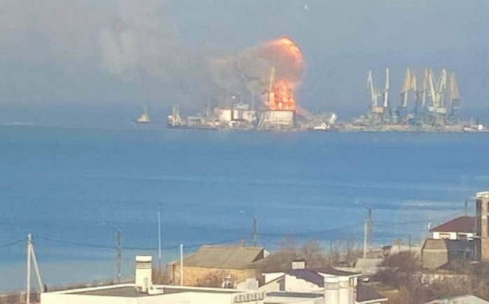    Ukrayna   Rusiyanın desant gəmisini    məhv edib  
   