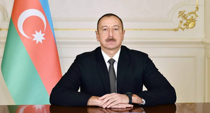 Ilham Aliyev felicita a la presidenta de Grecia 