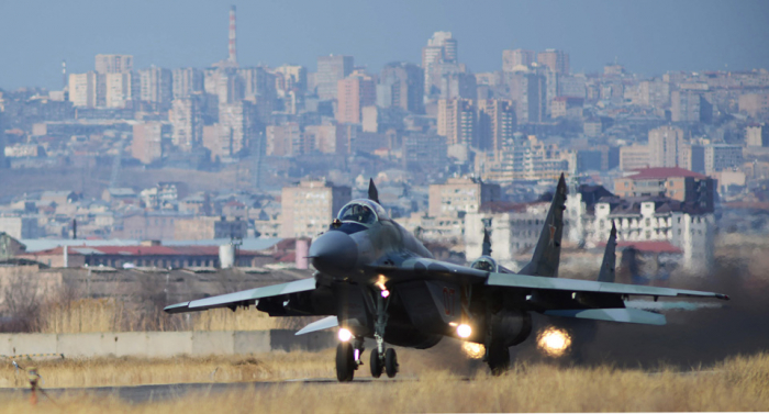   Armenien liefert Kampfflugzeuge für den Einsatz gegen die Ukraine an Russland  