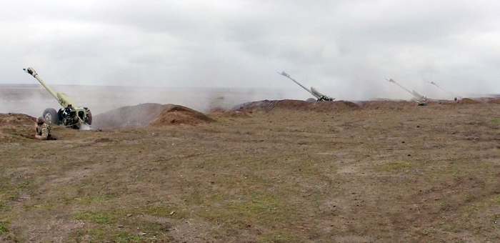    Aserbaidschanisches Verteidigungsministerium:   Artillerieeinheiten erfüllen Feueraufgaben -   VIDEO    